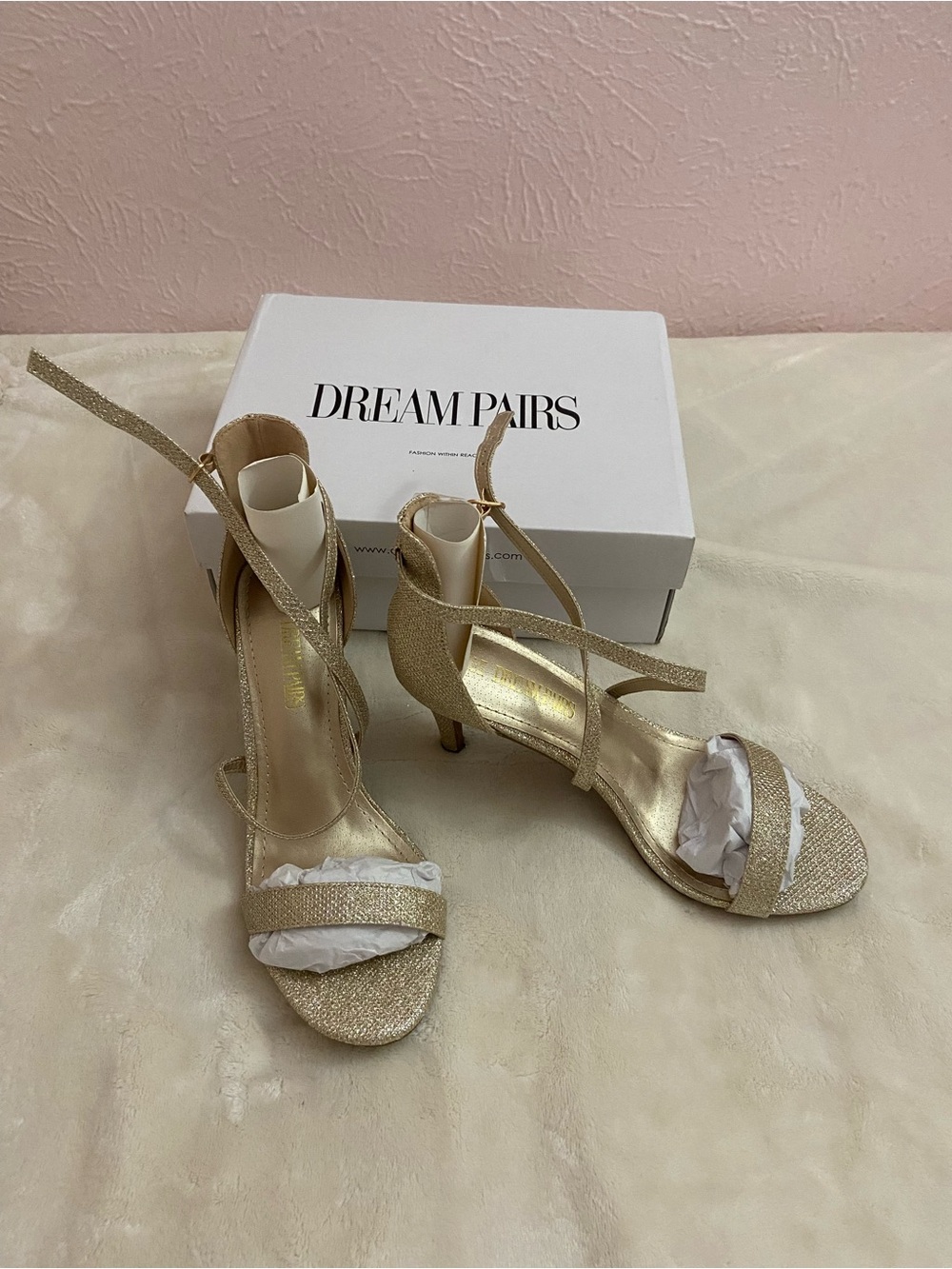 Dream Pairs Women's Gold Strappy Mid-Heel Sandals size 8.5